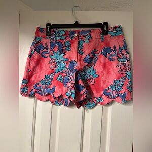 crown & ivy Pink Floral Scalloped Hem Shorts